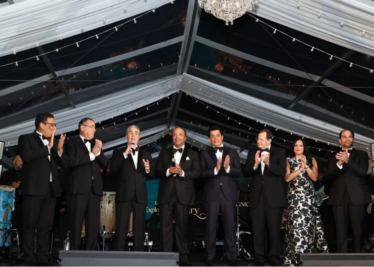 Lideres bancos y empresas dominicanos cena mitur VDJ 0995 jpg