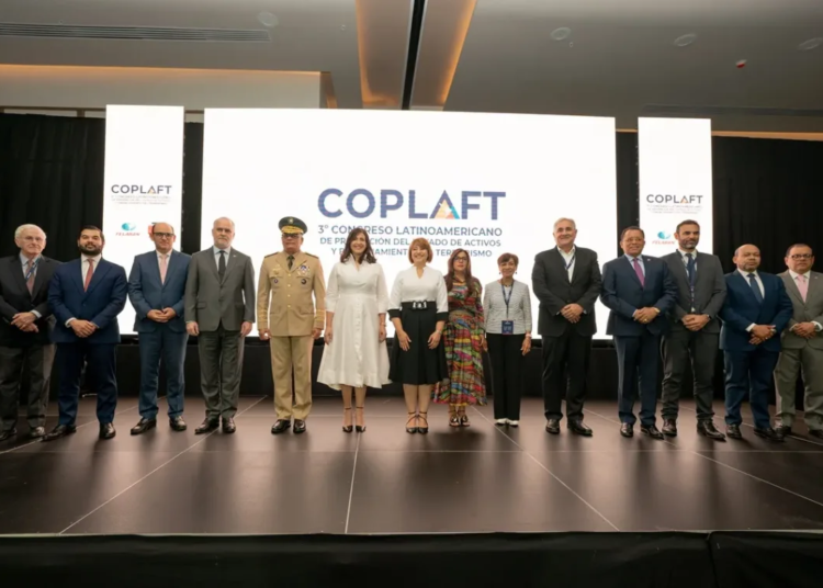 Autoridades y representantes del sector financiero presentes en el coplaft jpg