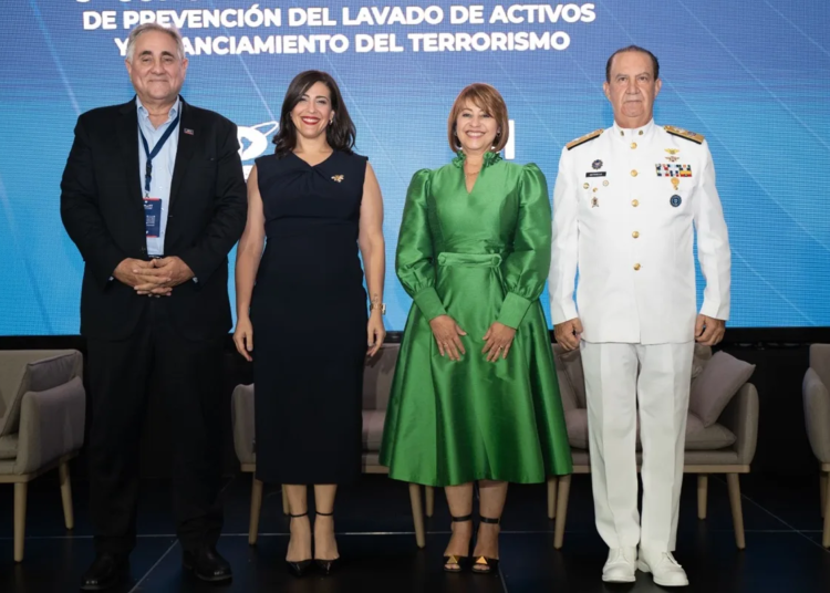 Giorgio trettenero lidia urenta rosanna ruiz y el vicealmirante ramoen gustavo betances 1 jpeg