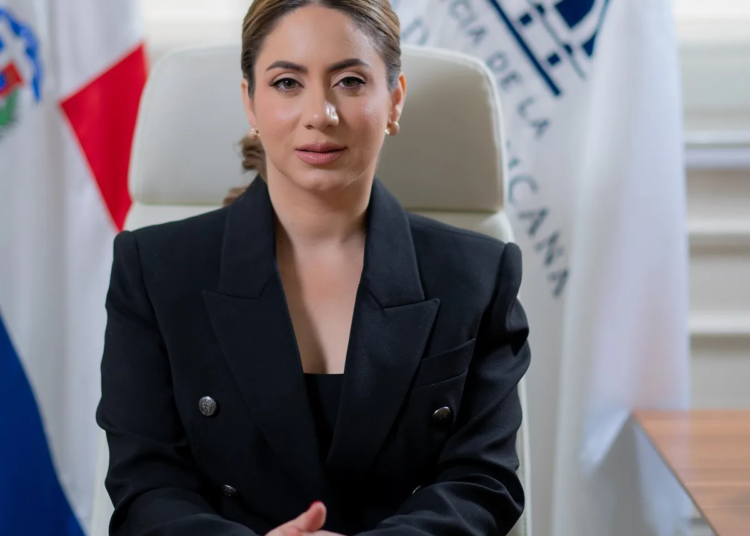 Gloria reyes directora general de superate jpeg