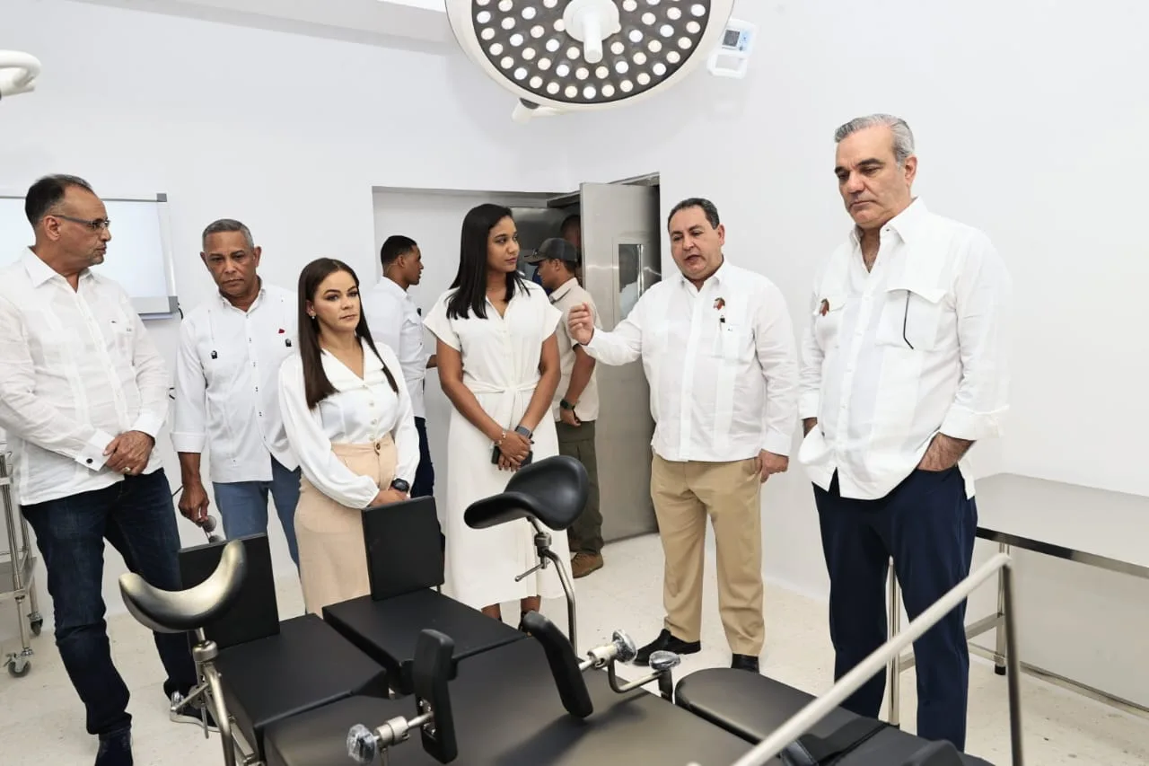 Abinader entrega el renovado hospital doctora etanailda brito en las guáranas