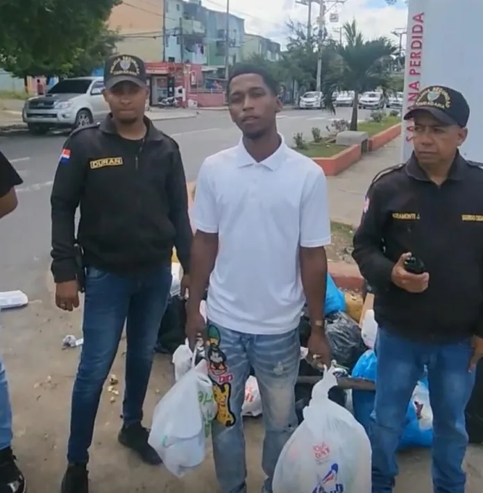 Asdn multa a ciudadanos que lanzan basura en sabana pérdida