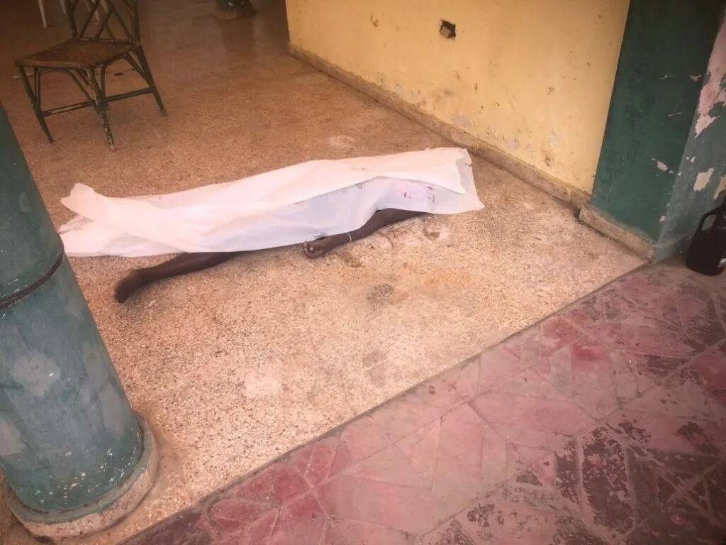 20755EF1 6573 42C4 AF4B AF09233E6858