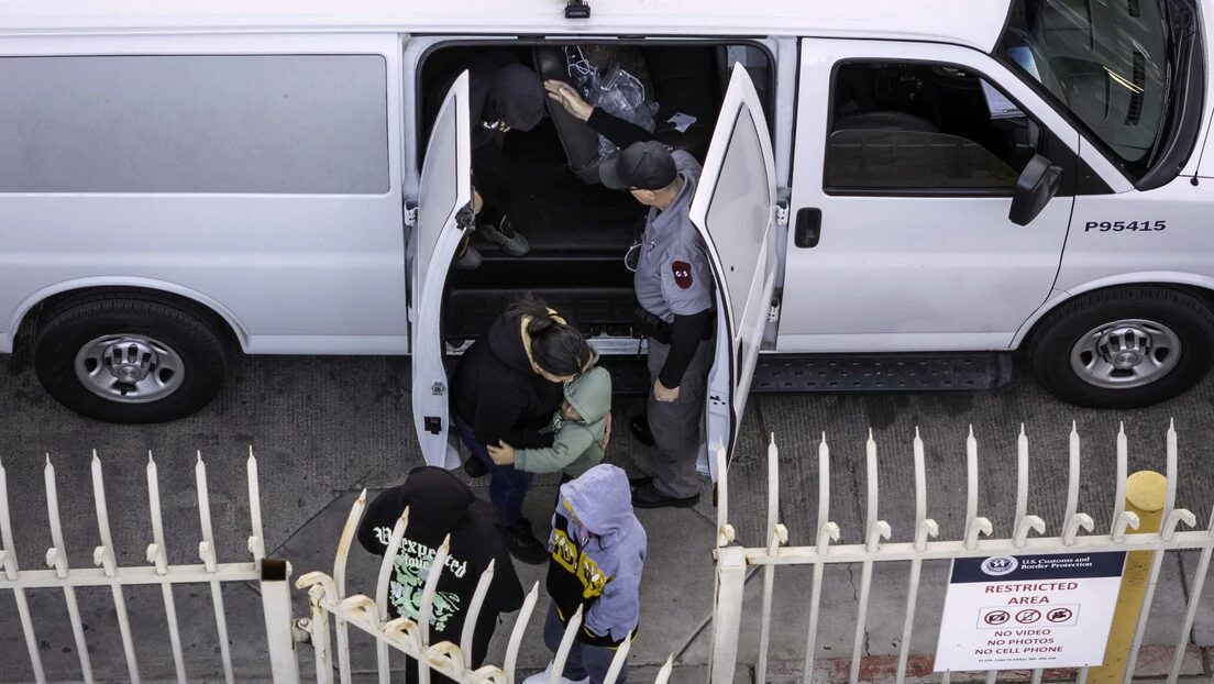 67973563e9ff7179d00fa6fb