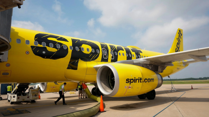 Spirit airlines anuncia despido de 200 empleados para superar crisis financiera