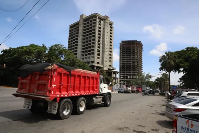 Restringen circulación de camiones por el malecón de Santo Domingo a partir de este viernes