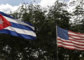 Banderas de Cuba y Estados Unidos