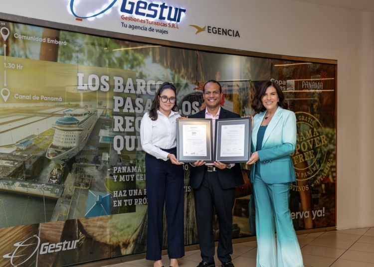 Cadelin Rosa Sr. Ariel Espejo Combes y Theresa Sullivan