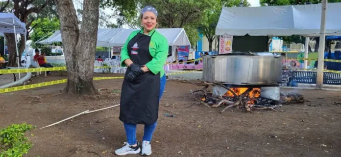 Chef en pedernales cocina para 2,000 y busca batir un récord