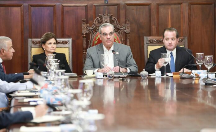 Luis abinader preside el primer consejo de gobierno del 2025 en el palacio nacional