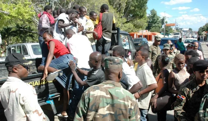 Autoridades capturan a 50 haitianos indocumentados