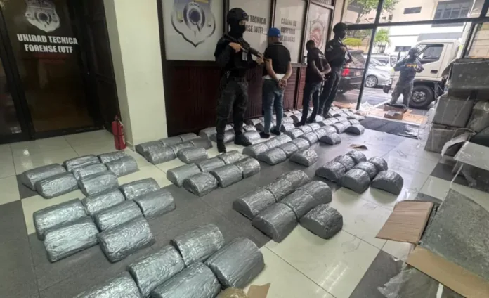 Confiscan más de 300 libras de supuesta marihuana en sdo