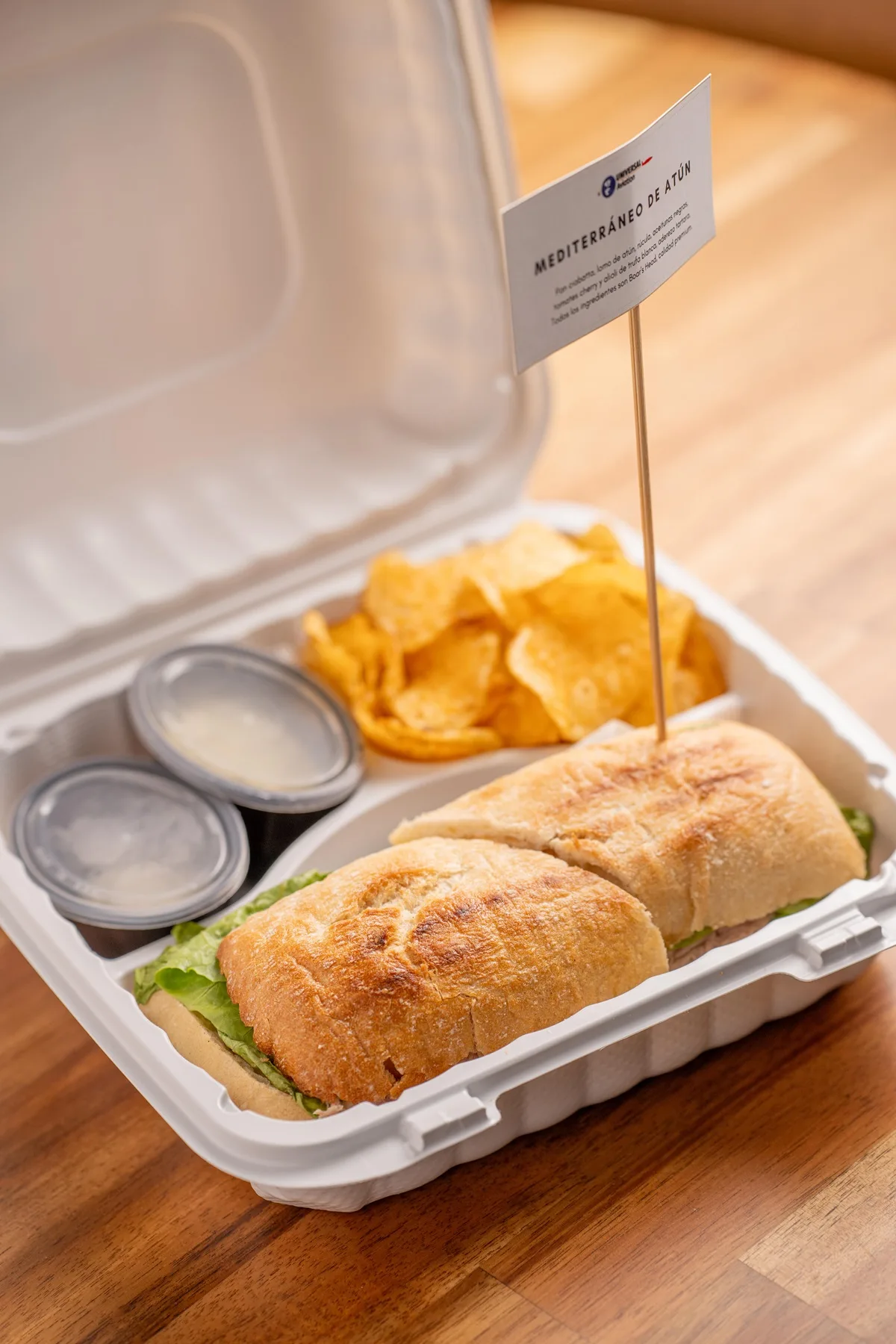 El nuevo menú está disponible todos los días y ofrece una amplia gama de opciones gastronómicas para satisfacer las preferencias los viajeros.