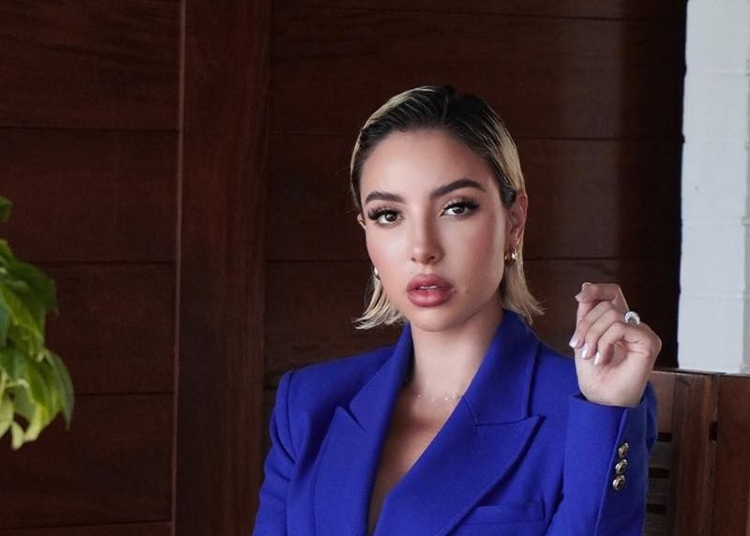 Disenadora de moda colombiana conquista mercado Latinoamericano e1737141381432 800x694 1