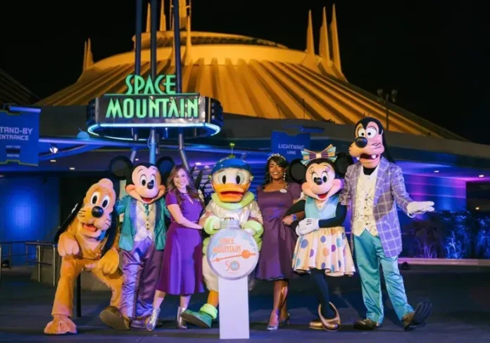 Walt disney world celebra los 50 años de su atracción space mountain