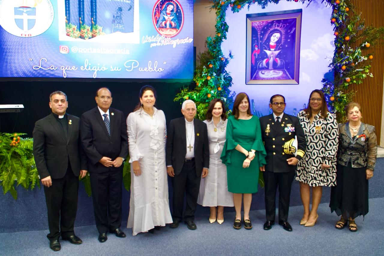 Ponen en circulación “La que eligió su pueblo”, un homenaje al centenario de la coronación de la Virgen de la Altagracia en RD 1