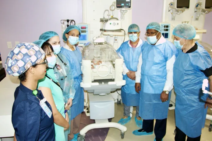 Celebran llegada del primer bebé en el hospital materno-infantil recién inaugurado