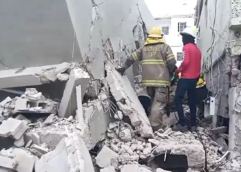 Hatianos quedan atrapados tras derrumbe de edificio en La Romana