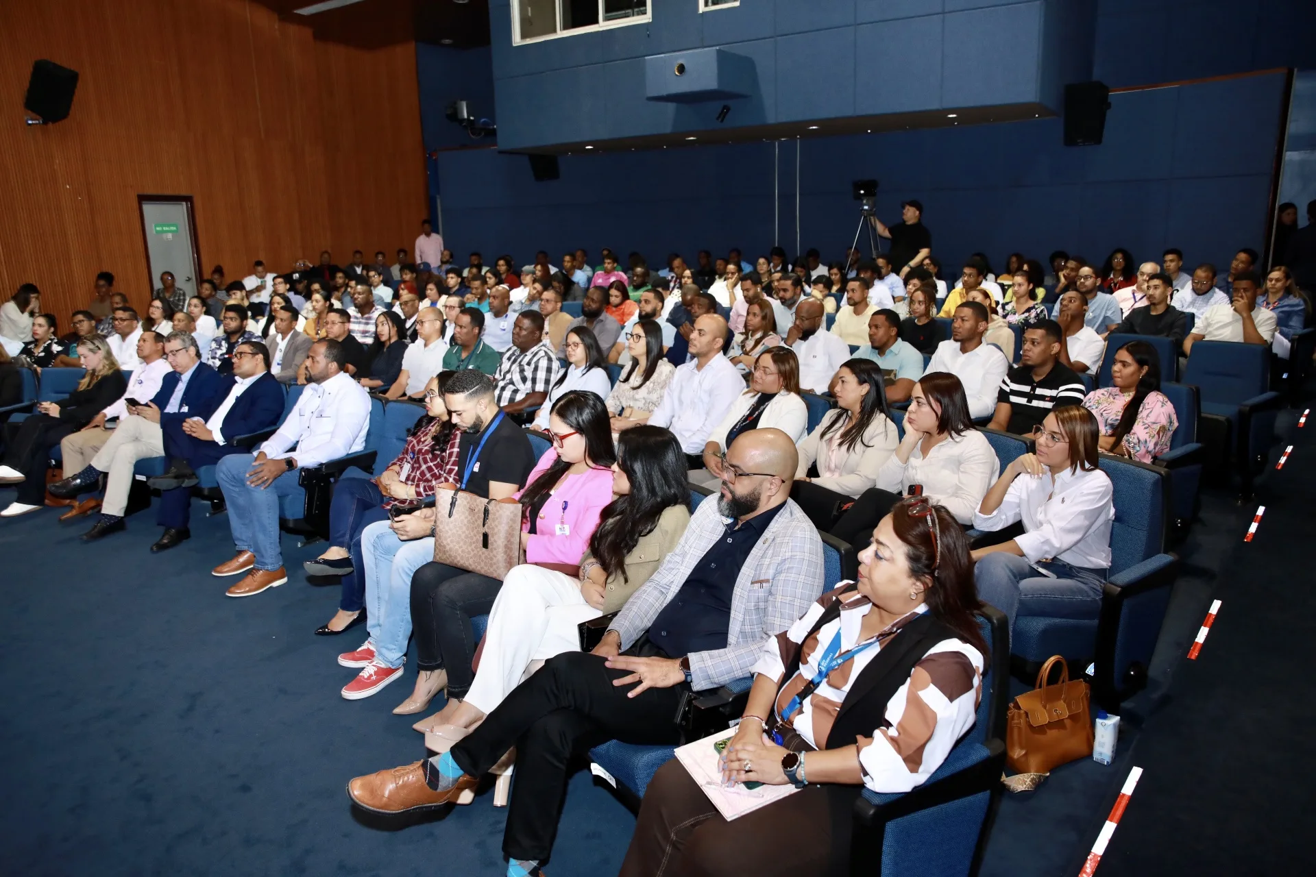 Indotel imparte conferencia a estudiantes sobre riesgo que representa la inteligencia artificial para los trabajadores