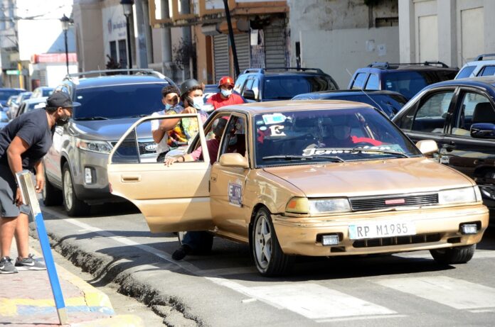 Choferes aumentarán pasajes tras incremento en tarifas de peajes