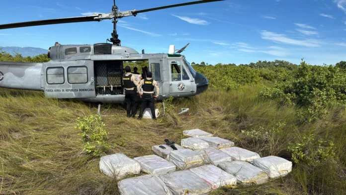 Incautan 766 paquetes de cocaína en operativo conjunto en pedernales; arrestan a seis hombres