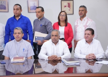 Segunda reunion en la vega liderada por el ministro joel santos