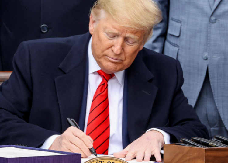 Trump firma TMEC Tratado
