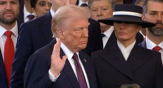 Trump se juramenta e1737393081491