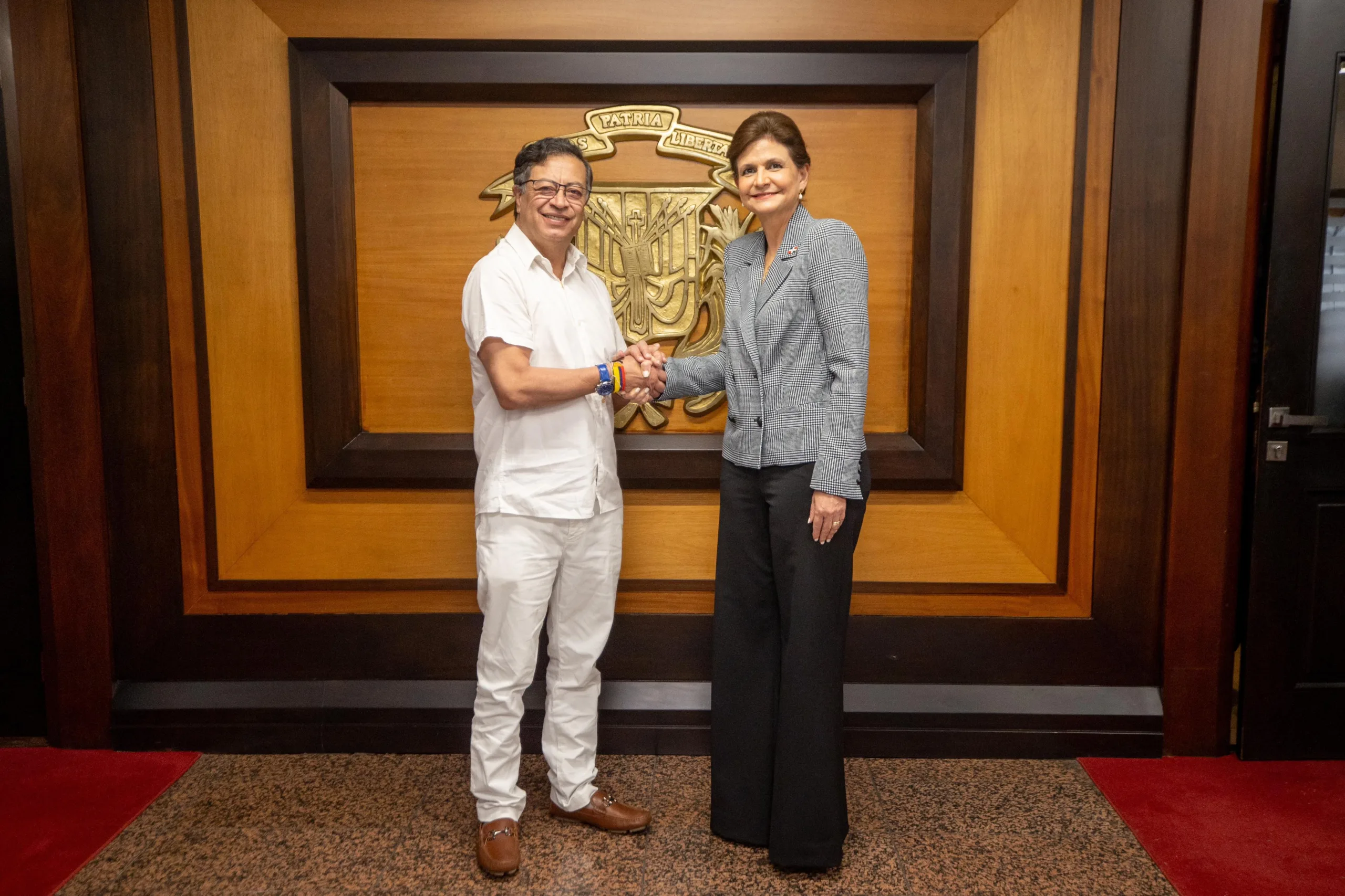 Raquel Peña, dio la bienvenida al país al presidente de Colombia, Gustavo Petro