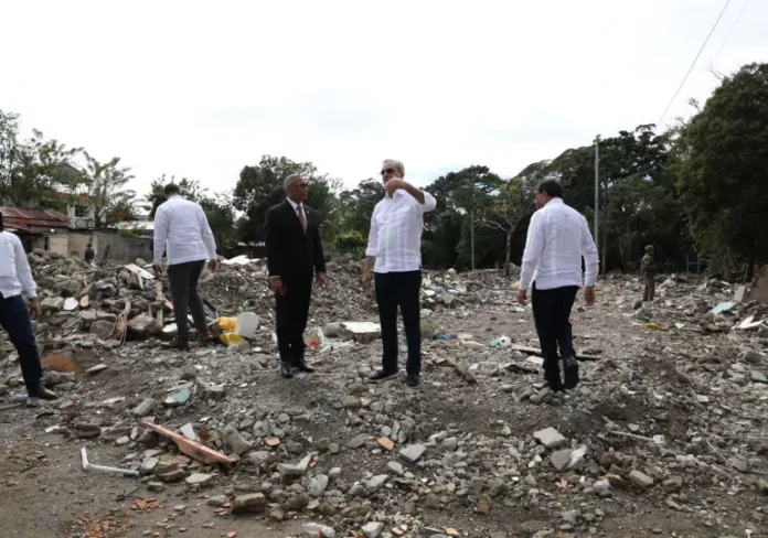 Abinader supervisa construcción de parque en alrededores del río jaya