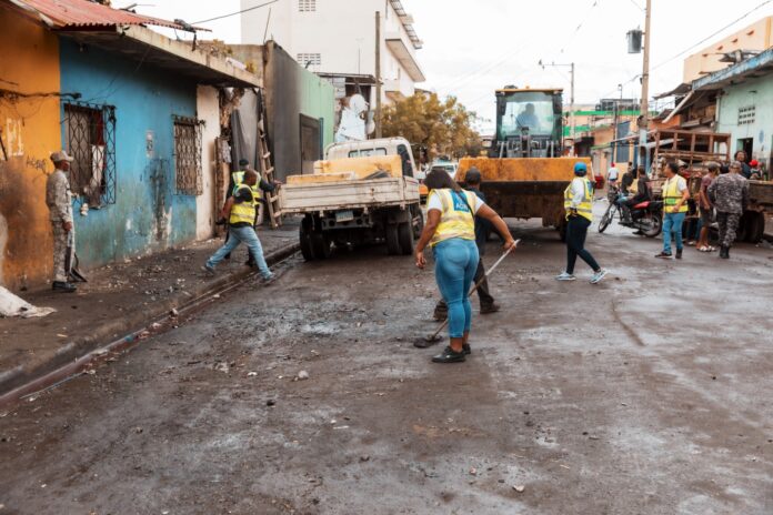 Adn recupera aceras que eran ocupadas por negocios en villa consuelo