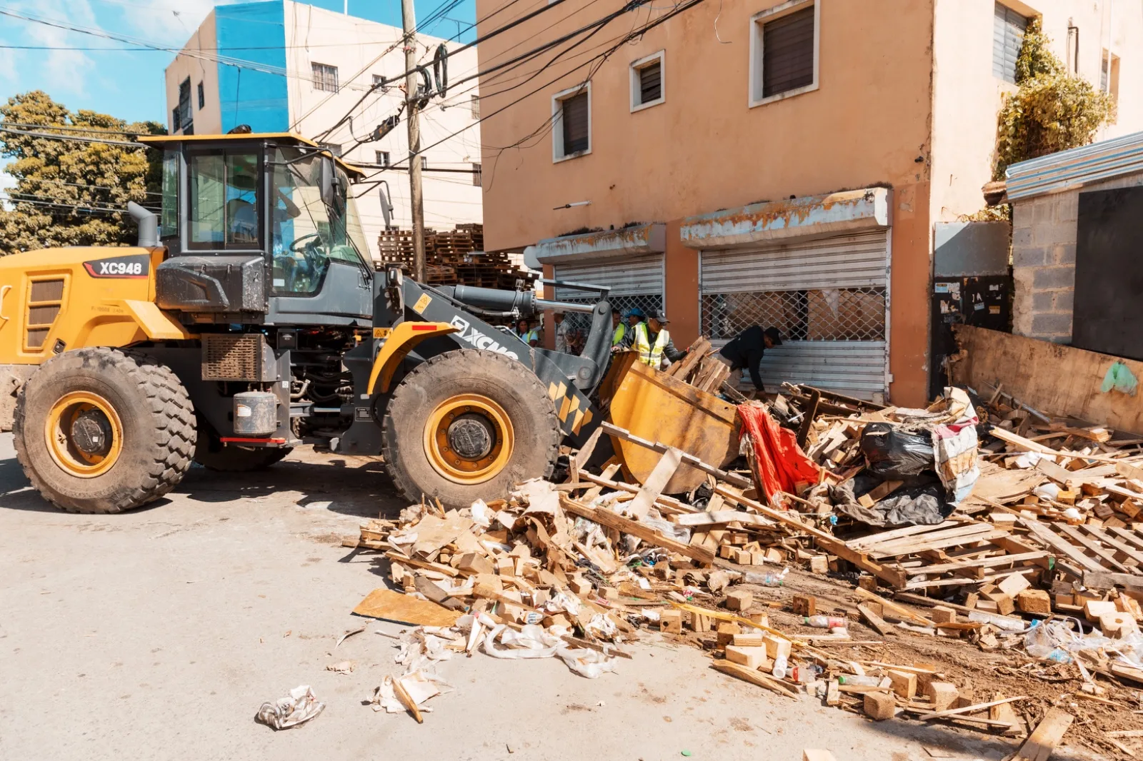 ADN recupera aceras que eran ocupadas por negocios en Villa Consuelo