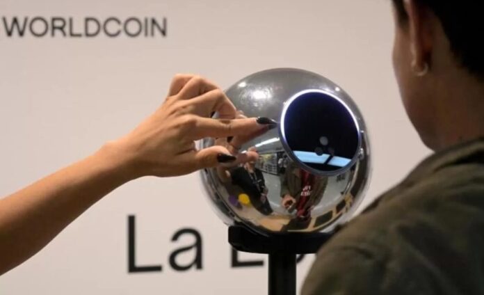 Worldcoin asegura datos biometricos de usuarios no son retenidos ni almacenados