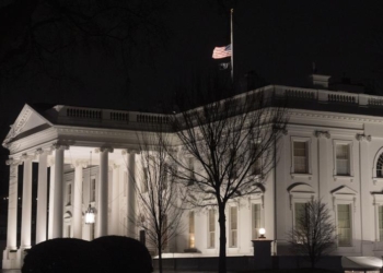 las banderas se izaran a media asta en toma de posesion de trump focus 0 0 896 504