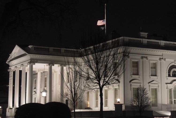 las banderas se izaran a media asta en toma de posesion de trump focus 0 0 896 504