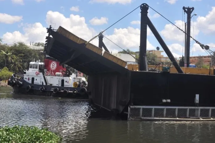 Puente flotante cerrará este lunes por recorrido ambiental