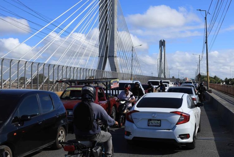 se registra largo tapon en el puente de la 17 focus 0 0 896 504