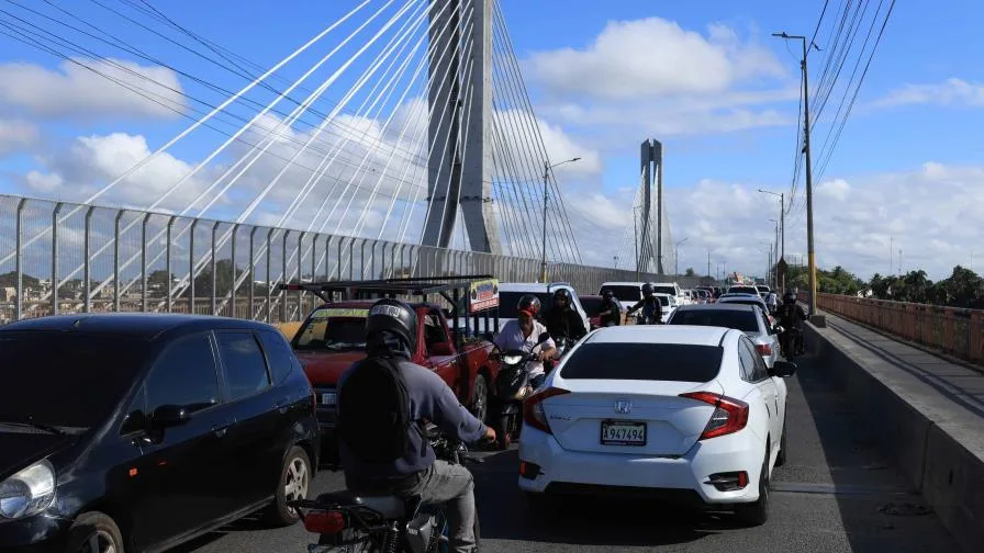 se registra largo tapon en el puente de la 17 focus 0 0 896 504