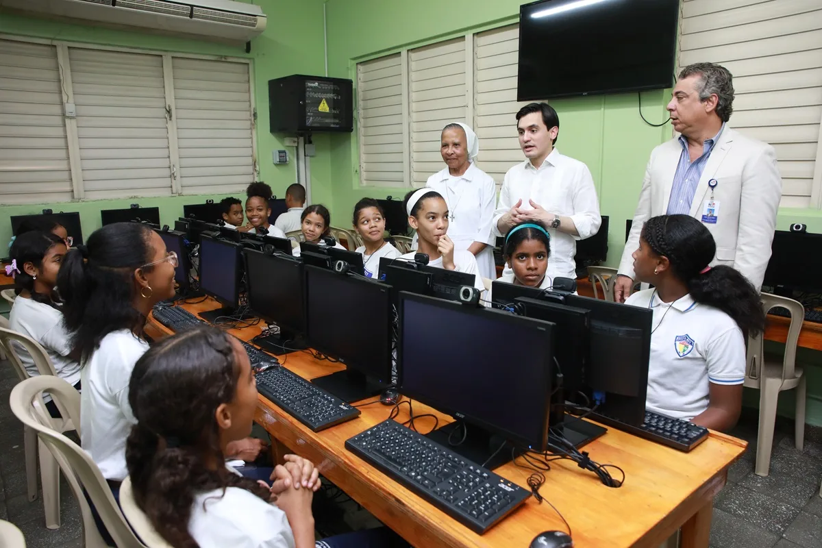 INDOTEL impulsa la educación digital con nuevo laboratorio informático en Cristo Rey