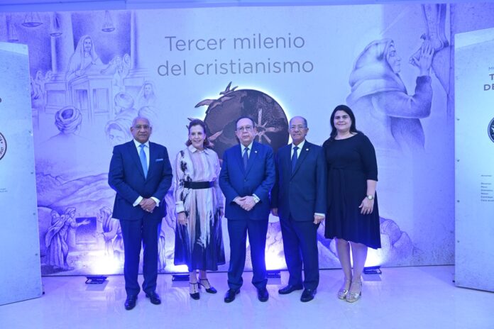 BCRD apertura la exposición “Tercer milenio del cristianismo” en su Museo Numismático y Filatélico