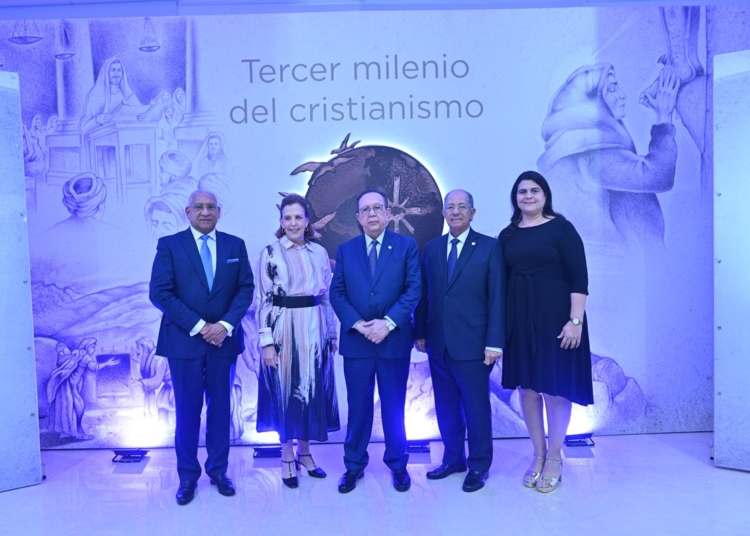 1. Elvin Novas Bello Clarissa de la Rocha Hector Valdez Albizu Jose Alcantara y Cynthia Goico