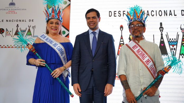 Ministro de Cultura anuncia desfile de Carnaval con premios que superan los 5 millones de pesos