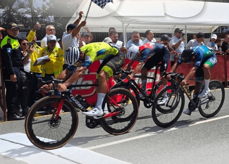 Alberto ramos cruza victorioso la meta en cuarta etapa guatemala