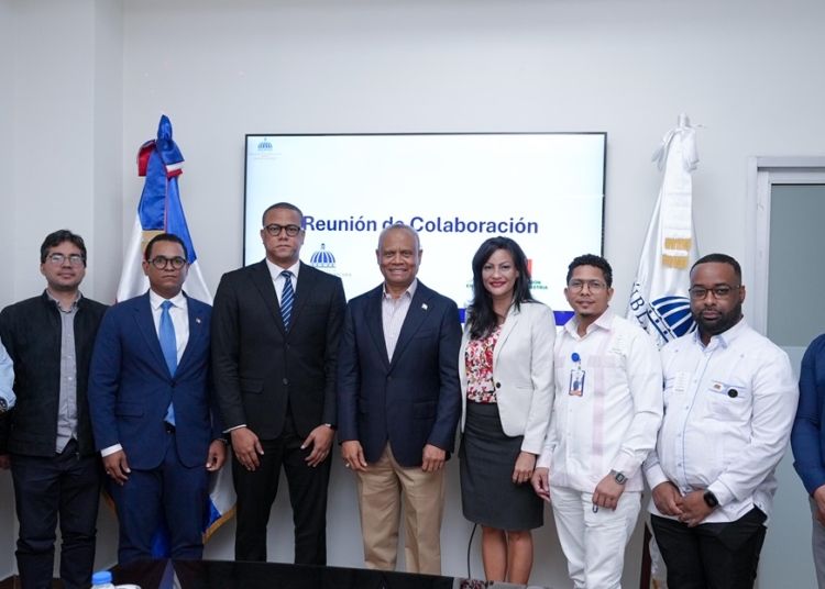 Autoridades del Ministerio de Energia y Minas y el Instituto de Innovacion en Biotecnologia e Industria IIBI durante la reunion para establecer el acuerdo de cooperacion en biocombustibles 1