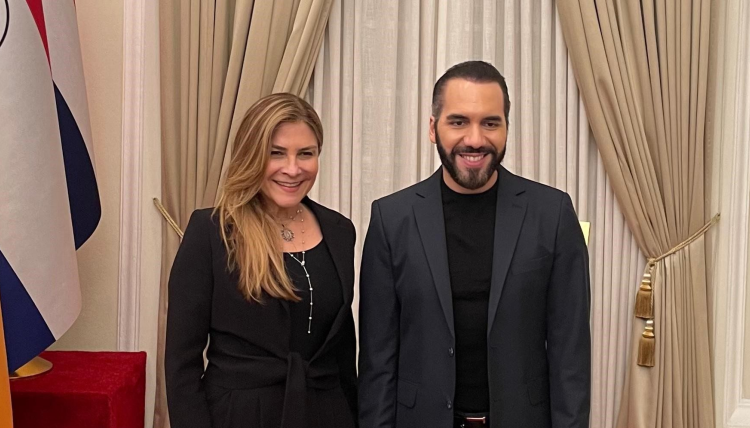 Carolina Mejia y Nayib Bukele Foto Fuente Externa e1739279566929