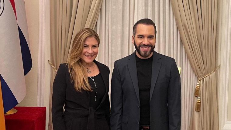 Carolina Mejia y Nayib Bukele Foto Fuente Externa e1739279566929