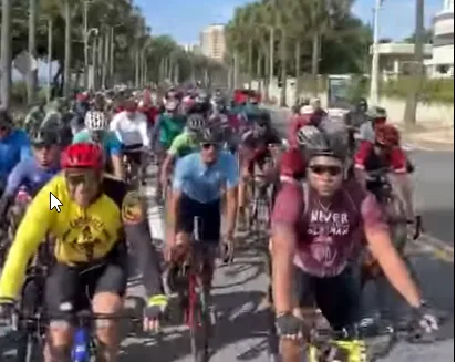 Centenares de ciclistas participaron en la XII Vuelta Ciclistica Pedalea por tu Corazon