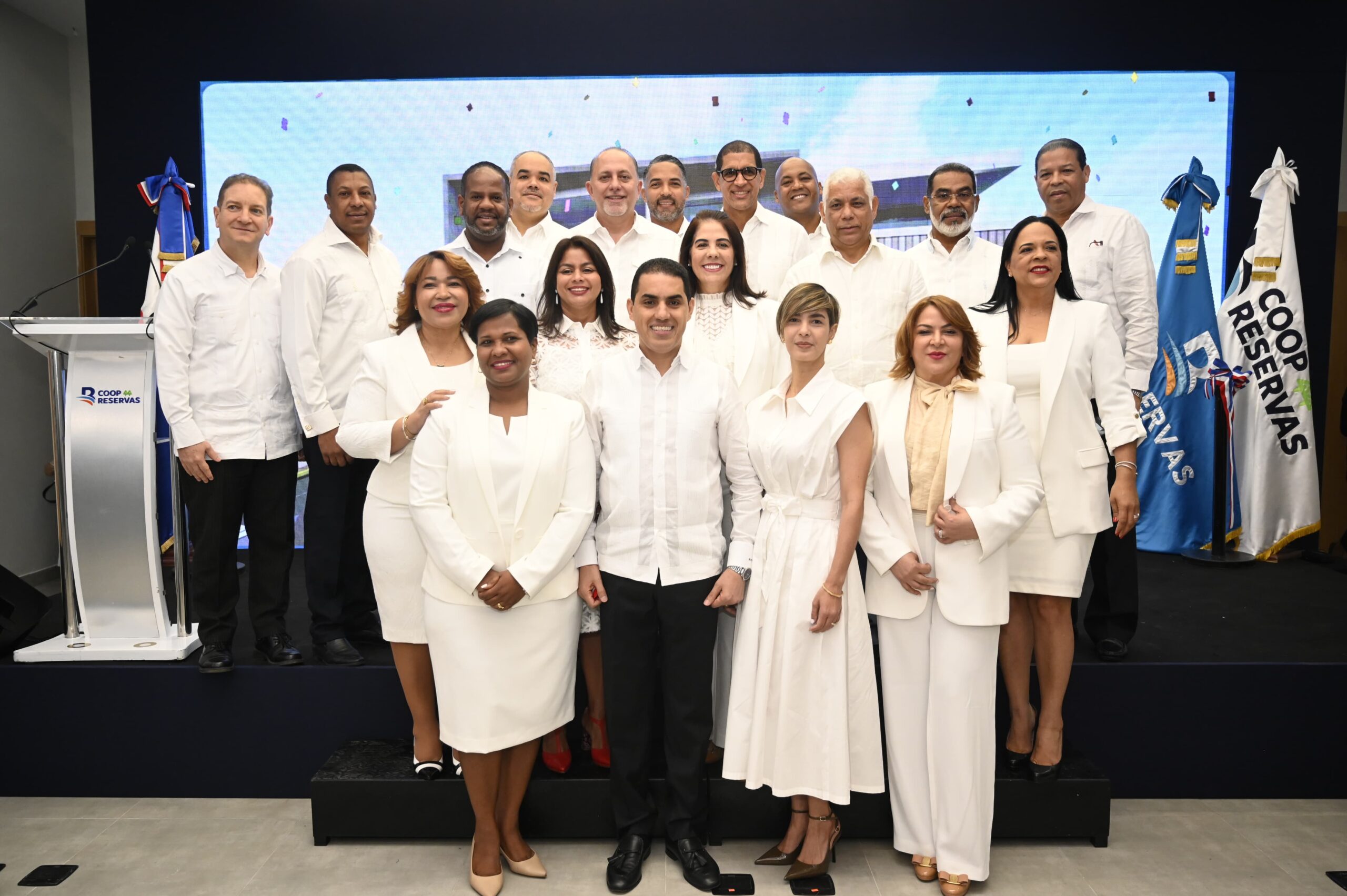 Presidente Abinader inaugura moderno edificio CoopReservas 1