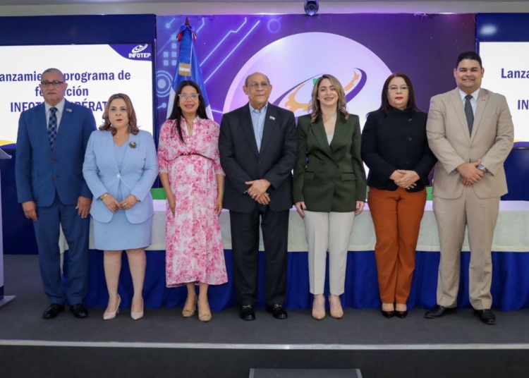 Directores generales de superate e infotep en compania de funcionarios de ambas instituciones durante la presentacion del plan de formacion superate e infotep 2025