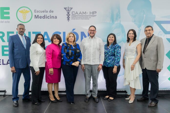  Escuela de Medicina de la UCE obtiene acreditación internacional de CAAM-HP